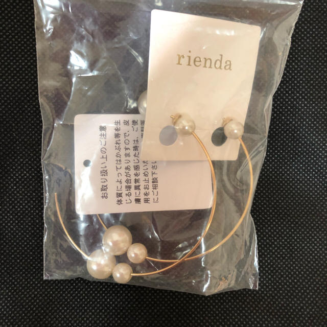 rienda(リエンダ)のriendaランダムFパールフープピアス レディースのアクセサリー(ピアス)の商品写真