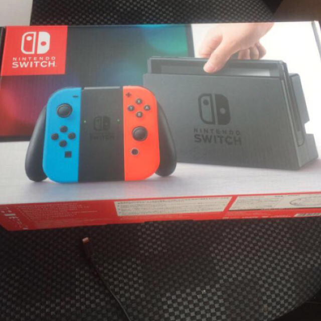 新品未開封Nintendo Switch　有機 EL 白１台ネオン１台