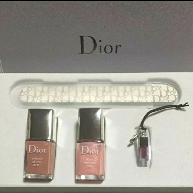 Christian Dior(クリスチャンディオール)の新品★クリスチャンディオールノベルティー★マニュキアセット コスメ/美容のネイル(マニキュア)の商品写真