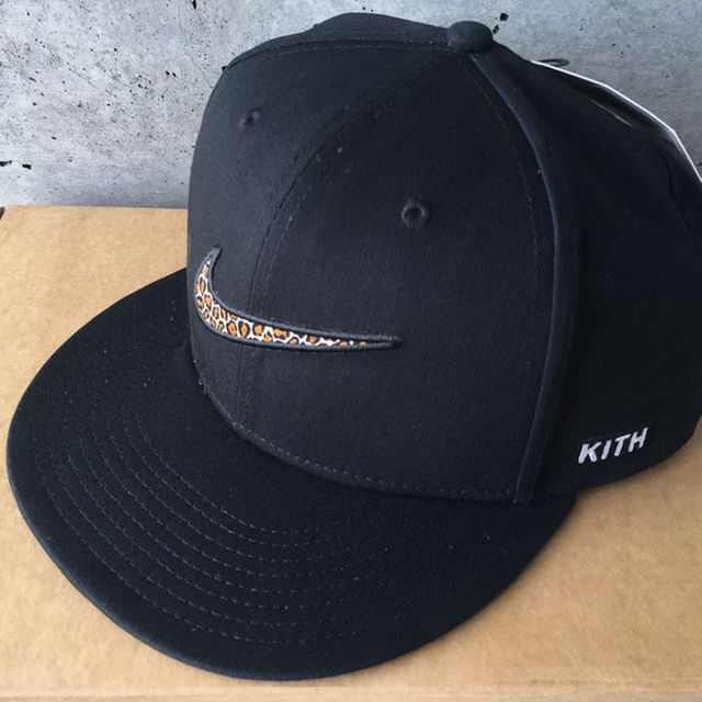 NIKE(ナイキ)のKith Nike Cap 黒キャップ Snapback Ronnie Fieg メンズのファッション小物(その他)の商品写真