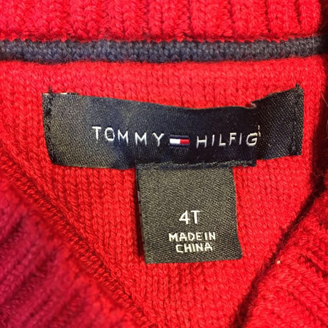 TOMMY HILFIGER(トミーヒルフィガー)の【( ^ω^ )様専用】TOMMY HILFIGER ベスト110 キッズ/ベビー/マタニティのキッズ服男の子用(90cm~)(その他)の商品写真