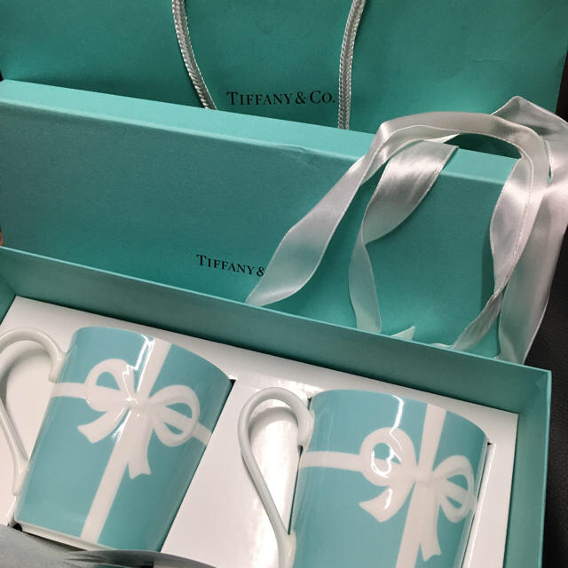 Tiffany & Co.(ティファニー)の送料込みに変えました新品未使用ティファニーペアマグカップ インテリア/住まい/日用品のキッチン/食器(グラス/カップ)の商品写真