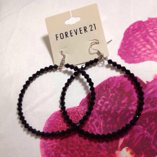 フォーエバートゥエンティーワン(FOREVER 21)の★FOREVER21♡キラキラフープピアス(ピアス)