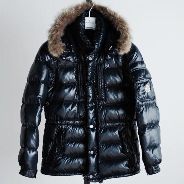 MONCLER(モンクレール)の⭕️mami様【極上品】希少 ファー付き上級モデル モンクレール ハンガー付き メンズのジャケット/アウター(ダウンジャケット)の商品写真