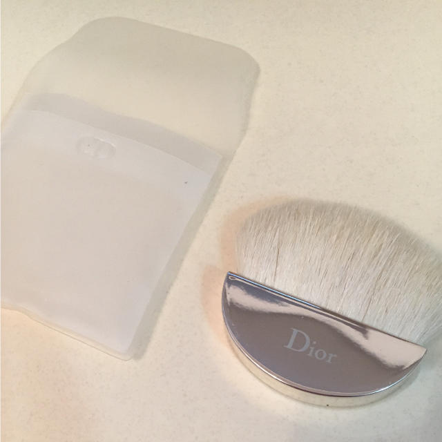 Dior(ディオール)の未使用 ディオール 扇筆 ブラシ コスメ/美容のコスメ/美容 その他(その他)の商品写真