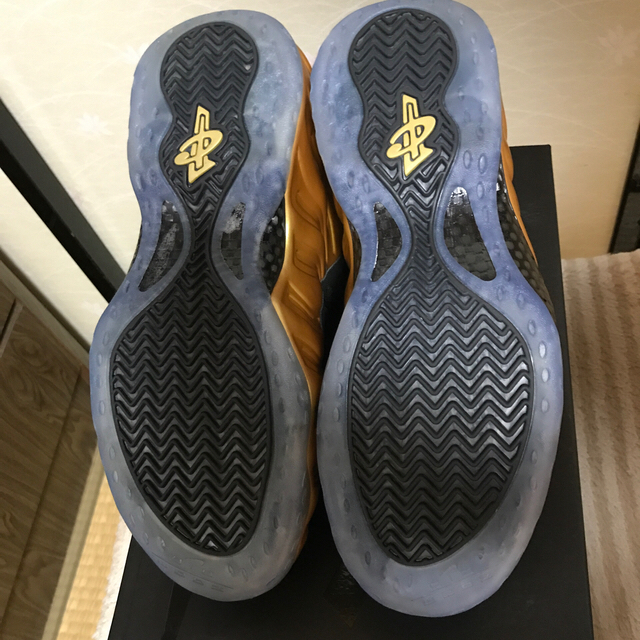 NIKE(ナイキ)のNIKE foamposite one gold ナイキ メンズの靴/シューズ(スニーカー)の商品写真