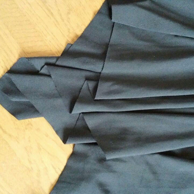 モダンなスカート レディースのスカート(ひざ丈スカート)の商品写真