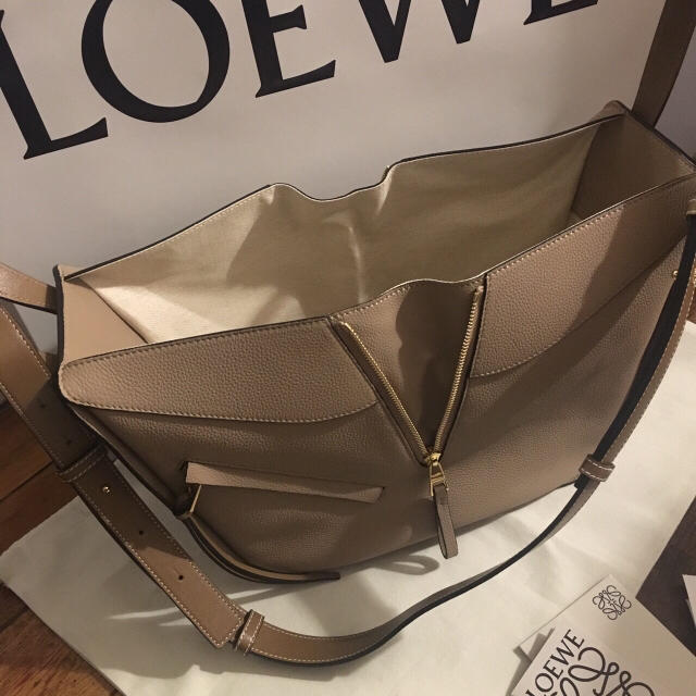 LOEWE(ロエベ)のロエベ✨ハンモック レディースのバッグ(ショルダーバッグ)の商品写真