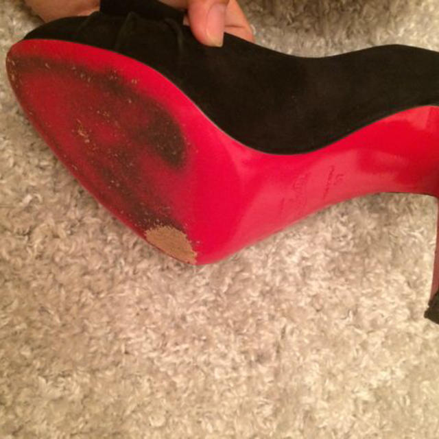Christian Louboutin(クリスチャンルブタン)のクリスチャンルブタン☆スエードパンプス レディースの靴/シューズ(ハイヒール/パンプス)の商品写真