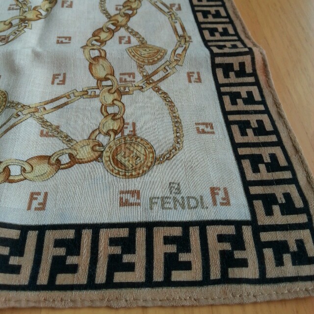 FENDI(フェンディ)のFENDI☆中古ハンカチ・2 レディースのファッション小物(ハンカチ)の商品写真