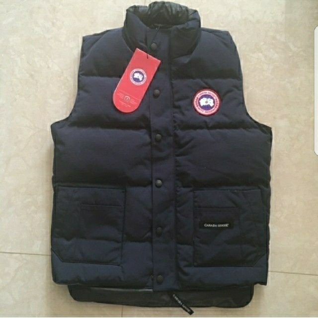 CANADA GOOSE(カナダグース)のメンズダウンベスト CANADA GOOSEカナダグース　Sサイズ メンズのジャケット/アウター(ダウンベスト)の商品写真