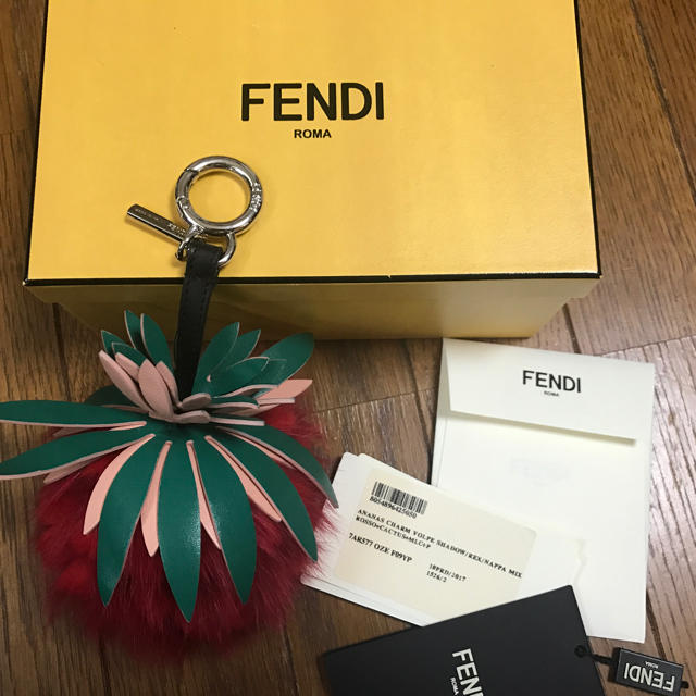 FENDI - FENDI フルーツチャームの通販 by ファーブル's shop ...