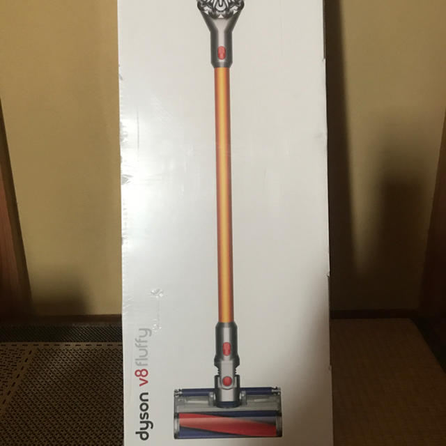 Dyson(ダイソン)の新品 未開封 国内 dyson V8 fluffy SV10FF2 バーコード無 スマホ/家電/カメラの生活家電(掃除機)の商品写真