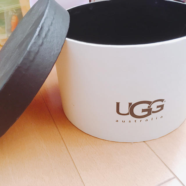 UGG(アグ)の【新品・未使用】箱付きUGGイヤマフ レディースのファッション小物(イヤーマフ)の商品写真