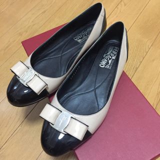 フェラガモ(Ferragamo)のとっとちゃん様専用 フェラガモ フラットシューズ パテント ベージュ(バレエシューズ)