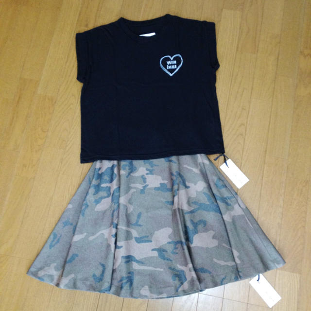 The Virgnia - ロールアップTシャツ＆カモフラ柄スカート