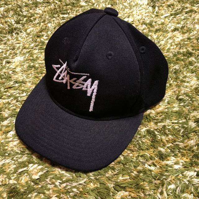 STUSSY(ステューシー)のStussy キッズ キャップ スナップバック 黒 キッズ/ベビー/マタニティのこども用ファッション小物(帽子)の商品写真