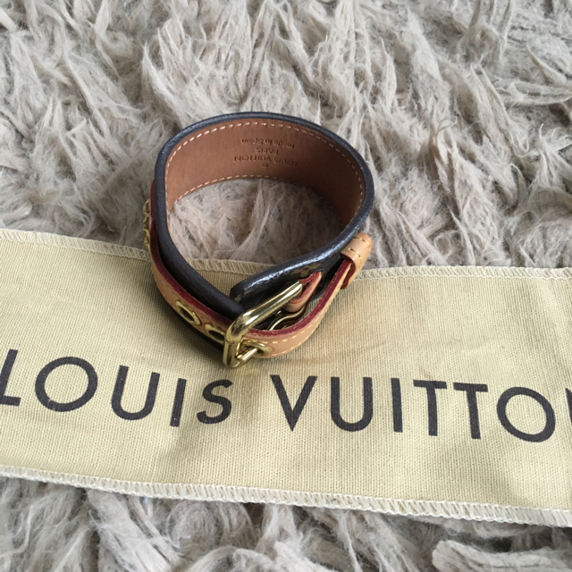 LOUIS VUITTON(ルイヴィトン)のLOUIS VUITTON ♡ 革製ブレスレット レディースのアクセサリー(ブレスレット/バングル)の商品写真