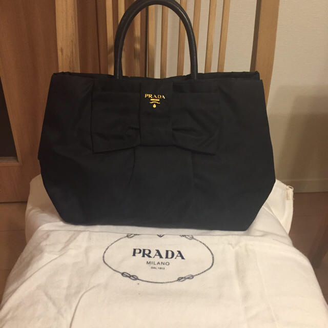 プラダ PRADA トートバッグ リボン 軽量 バッグ 黒 本物 ハンドバッグトートバッグ