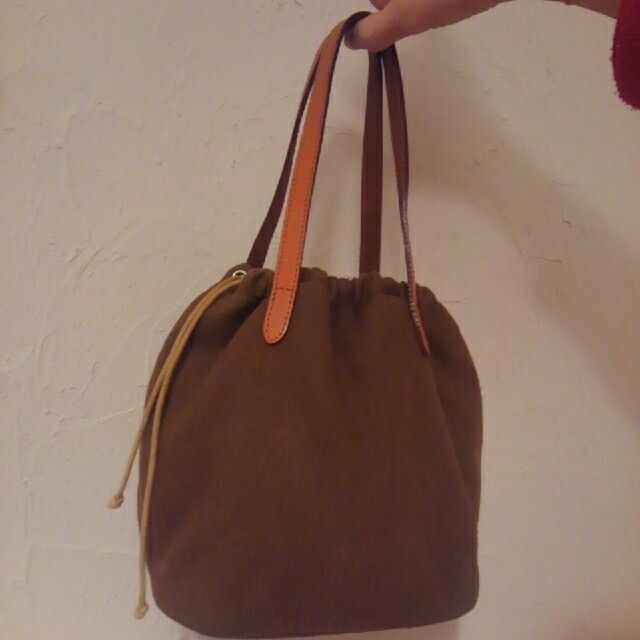 MUJI (無印良品)(ムジルシリョウヒン)の専用です　無印良品　フェルト地　巾着型バッグ レディースのバッグ(ハンドバッグ)の商品写真