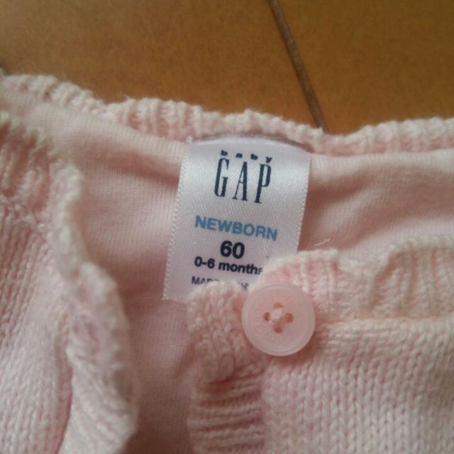 babyGAP(ベビーギャップ)のbabyGAP カーディガン 60 女の子 ピンク しろくま キッズ/ベビー/マタニティのベビー服(~85cm)(その他)の商品写真