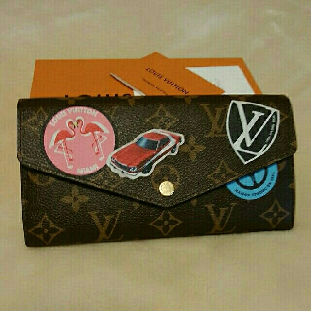 LOUIS VUITTON(ルイヴィトン)のLOUIS VUITTON  ポルトフォイユ・サラ  ワールドツアー限定長財布 レディースのファッション小物(財布)の商品写真