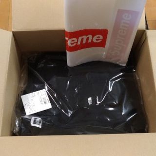 シュプリーム(Supreme)の送込 M Supreme TNF Mountain Crewneck(スウェット)