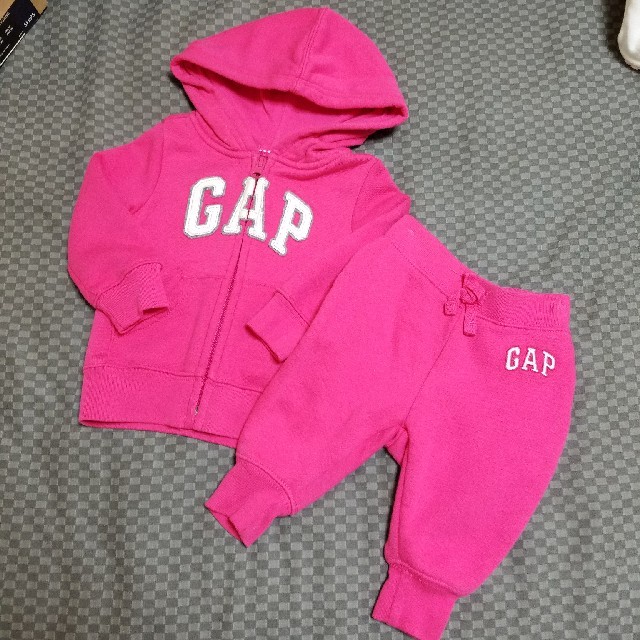 babyGAP(ベビーギャップ)の70 パーカー&パンツ キッズ/ベビー/マタニティのベビー服(~85cm)(トレーナー)の商品写真