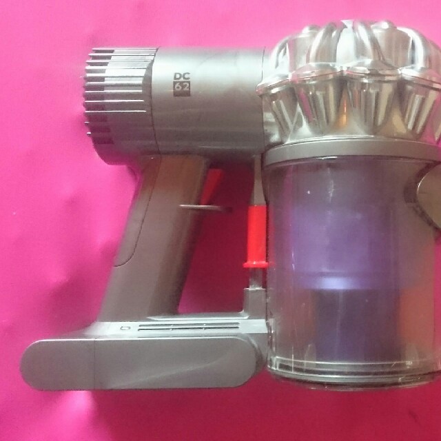 Dyson(ダイソン)のダイソン dc62 コードレスクリーナー掃除機 スマホ/家電/カメラの生活家電(掃除機)の商品写真