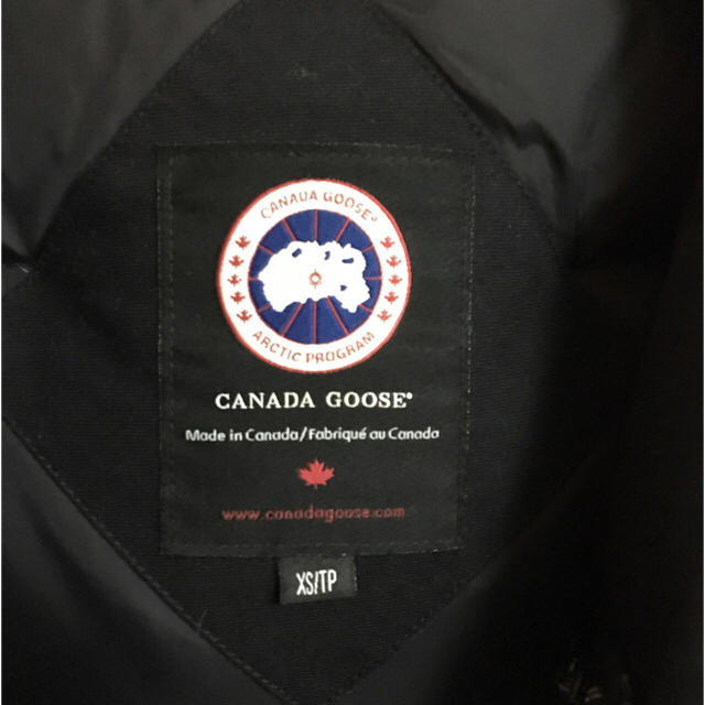 CANADA GOOSE(カナダグース)のCANADA GOOSE カナダグース 黒ワッペン メンズのジャケット/アウター(ダウンジャケット)の商品写真