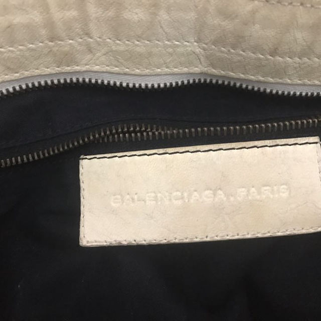 Balenciaga(バレンシアガ)のBALENCIAGAショルダーバック白本物 レディースのバッグ(ショルダーバッグ)の商品写真