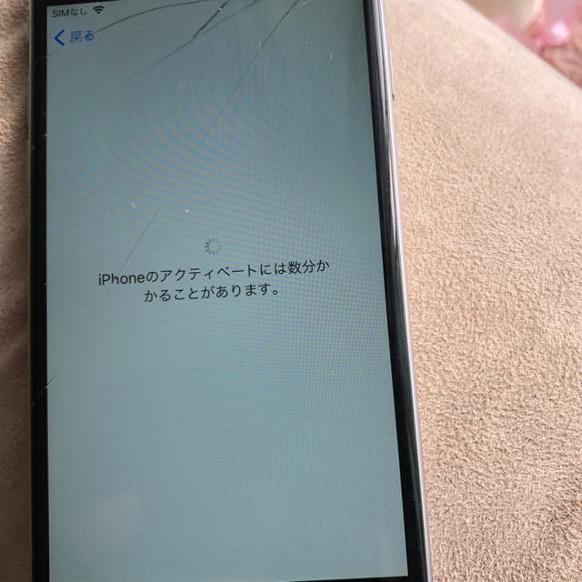 iPhone(アイフォーン)のiPhone6 32GB au スマホ/家電/カメラのスマートフォン/携帯電話(スマートフォン本体)の商品写真