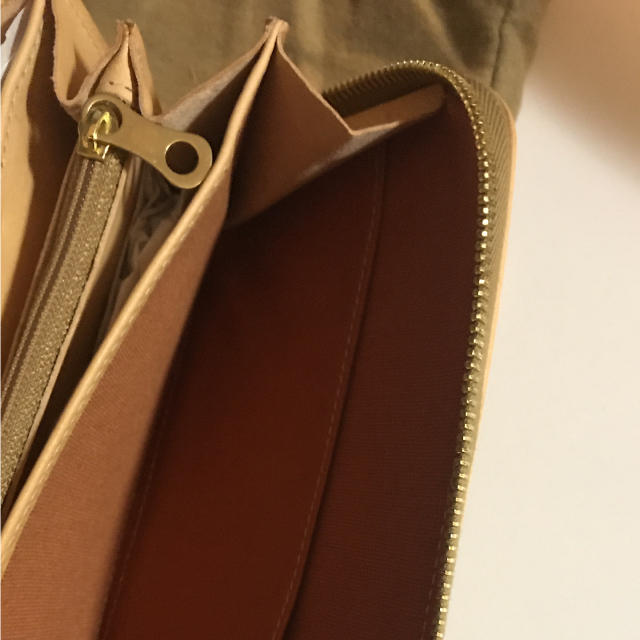 IL BISONTE(イルビゾンテ)の【新品✨イルビゾンテ】ラウンドファスナー ヌメ 長財布 レディースのファッション小物(財布)の商品写真