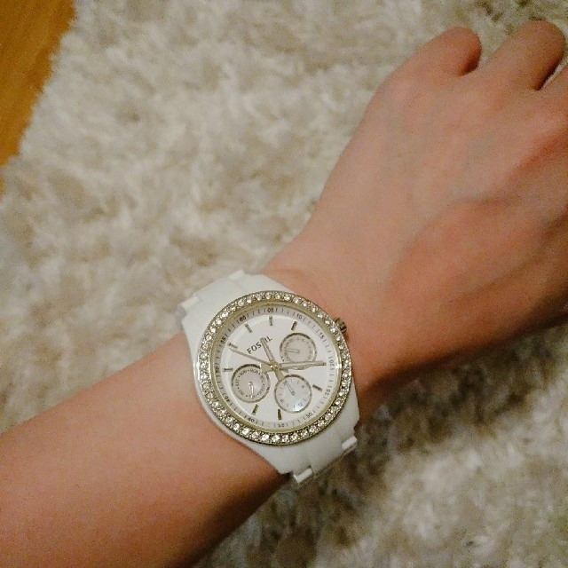 FOSSIL(フォッシル)の【fossil】ホワイト♡ラインストーン♡腕時計 レディースのファッション小物(腕時計)の商品写真