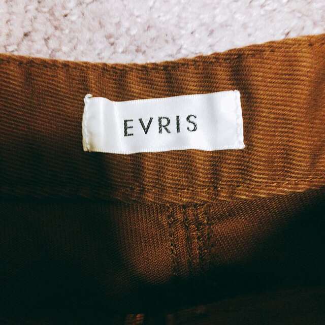EVRIS(エヴリス)のEVRIS フロントボタンラップショートパンツ レディースのパンツ(ショートパンツ)の商品写真