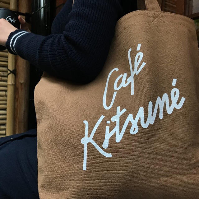 MAISON KITSUNE'(メゾンキツネ)の【年内売り切り希望】cafe kitsune トートバッグ レディースのバッグ(トートバッグ)の商品写真