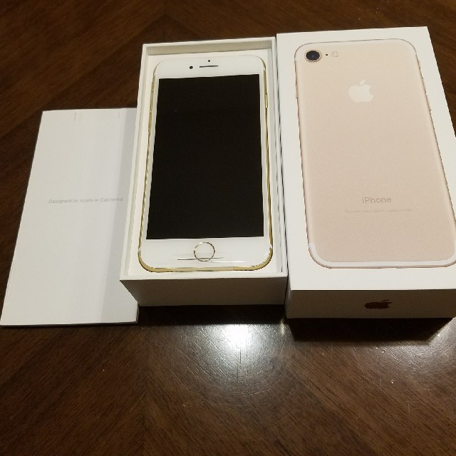 新品未使用 au iphone7 128GB Gold SIMフリーのサムネイル