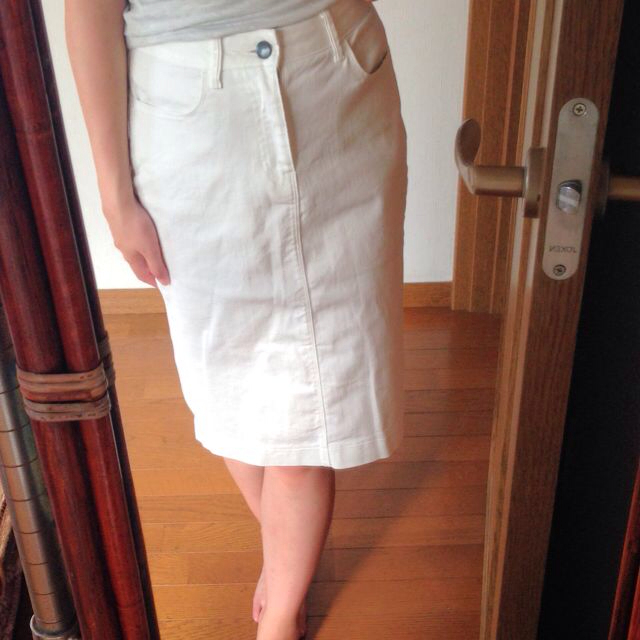 UNIQLO(ユニクロ)のUNIQLO＊ホワイトデニム レディースのスカート(ひざ丈スカート)の商品写真