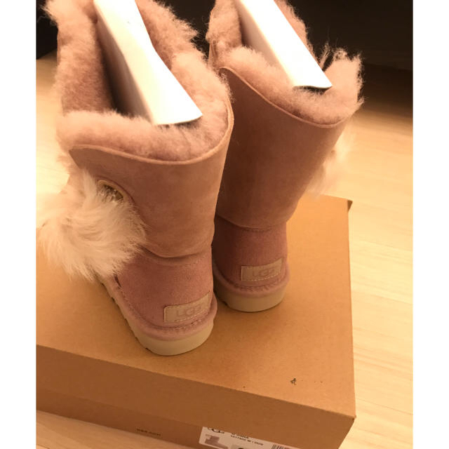 UGG(アグ)の新品未使用 UGG ムートンブーツ IRINA 大人気ピンク ♡ レディースの靴/シューズ(ブーツ)の商品写真