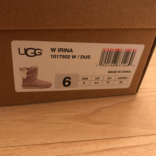 UGG(アグ)の新品未使用 UGG ムートンブーツ IRINA 大人気ピンク ♡ レディースの靴/シューズ(ブーツ)の商品写真