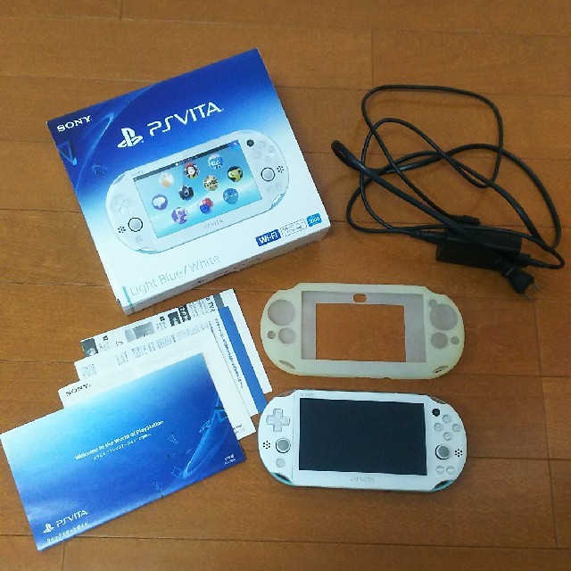 PSVita wifiモデル PCH-2000ZA14 ライトブルー／ホワイト