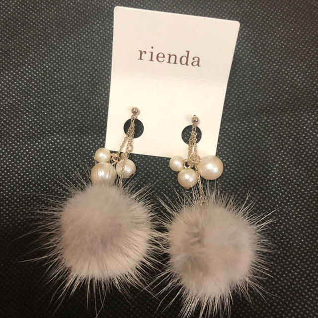 rienda(リエンダ)のrienda Fパールミンクファーピアス レディースのアクセサリー(ピアス)の商品写真