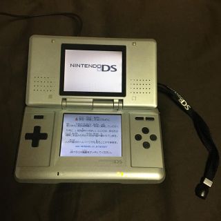 ニンテンドーDS(ニンテンドーDS)のNintendo DS シルバー 本体 充電器付き(携帯用ゲーム機本体)