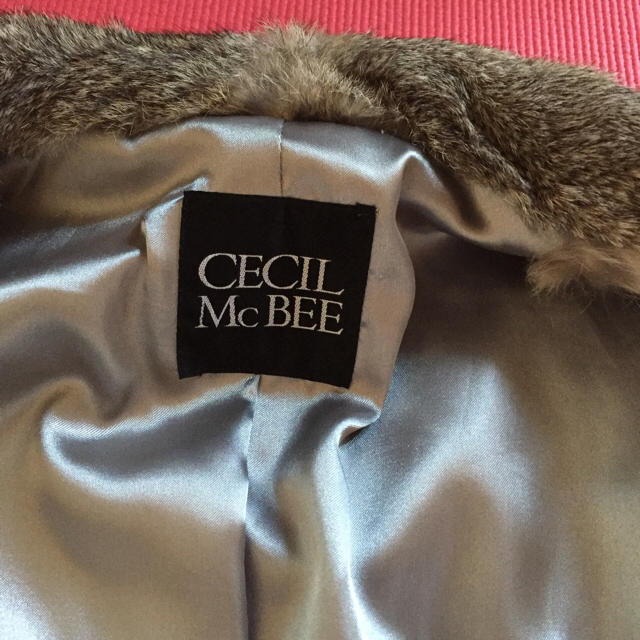 CECIL McBEE(セシルマクビー)のラビット毛皮コート レディースのジャケット/アウター(毛皮/ファーコート)の商品写真