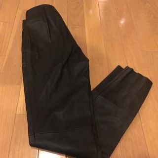 ザラ(ZARA)のZARA ザラ フェイクレザースキニーパンツ(スキニーパンツ)