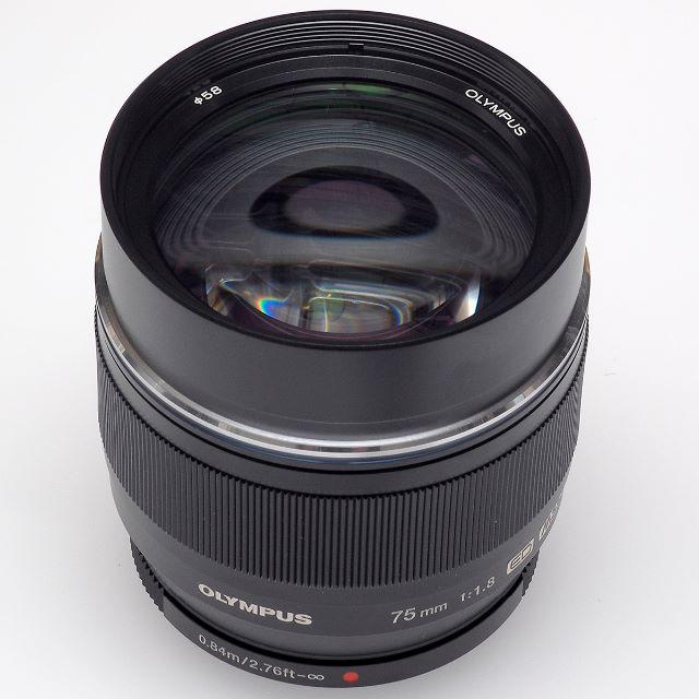 OLYMPUS(オリンパス)のOLYMPUS M.ZUIKO DIGITAL ED 75mm F1.8 黒 スマホ/家電/カメラのカメラ(レンズ(単焦点))の商品写真