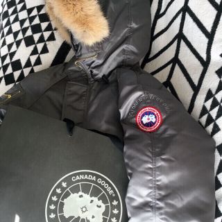 カナダグース(CANADA GOOSE)の2017新作 OVO限定 チリワックボンバー（メンズ・グレーS） カナダグース(ダウンジャケット)