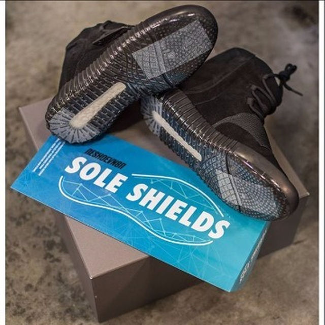 adidas(アディダス)のSOLE SHIELDS　ソール保護シール つま黒yeezysupreme メンズの靴/シューズ(スニーカー)の商品写真