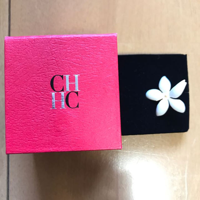 専用☆Carolina Herrera キャロリーナヘレラ ピアスの通販 by はぬshop ...