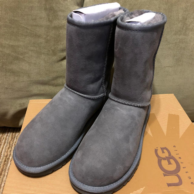 UGG(アグ)のUGG クラシックショート 新品 22cm レディースの靴/シューズ(ブーツ)の商品写真